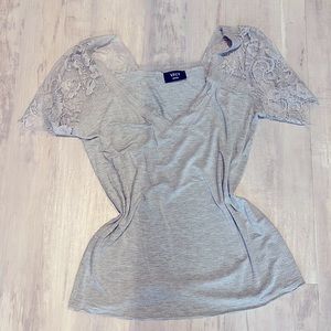 Vici - LACE tee is Grey